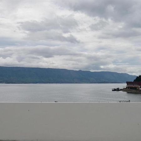 Opriss Hotel Parapat Esterno foto