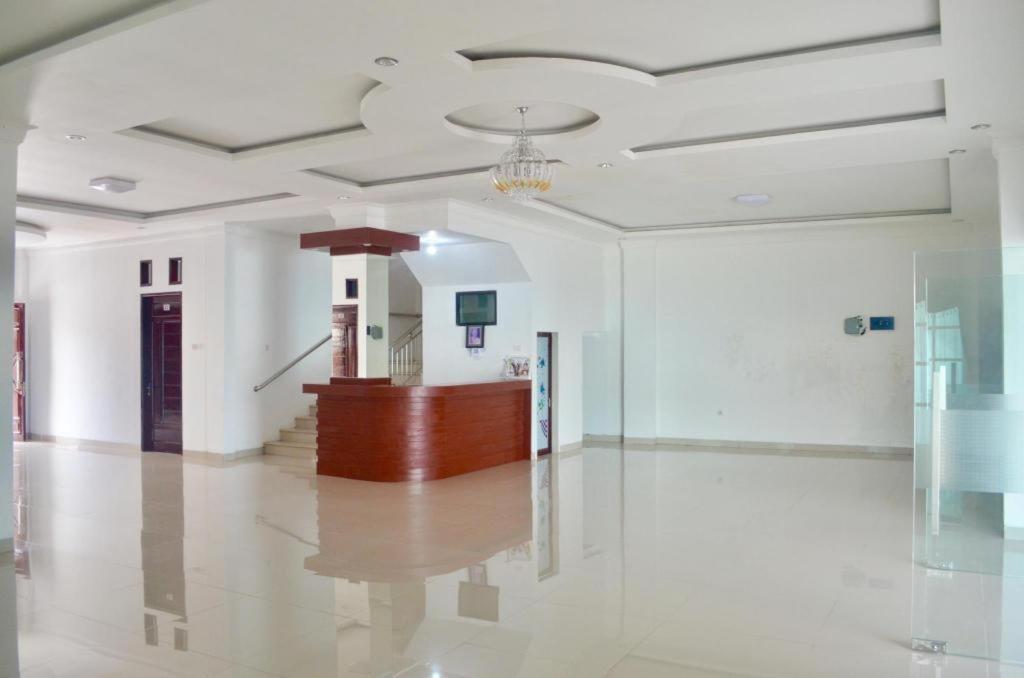 Opriss Hotel Parapat Esterno foto