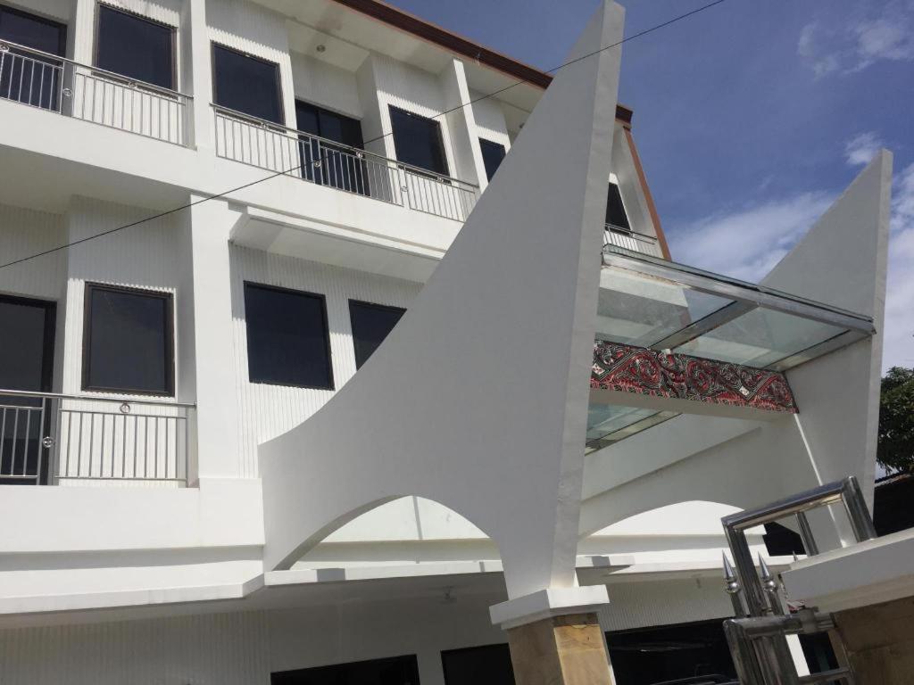 Opriss Hotel Parapat Esterno foto