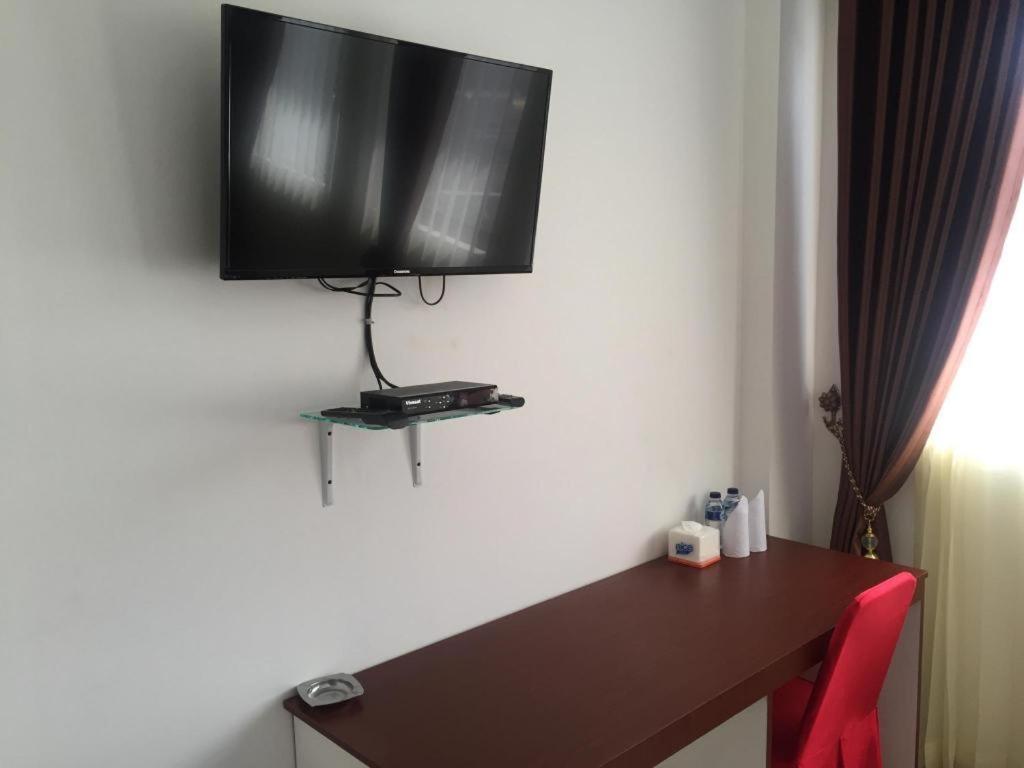 Opriss Hotel Parapat Esterno foto