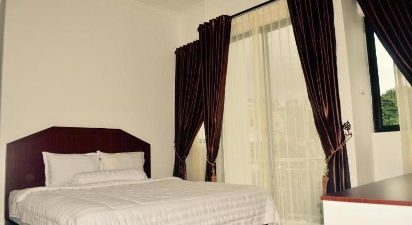Opriss Hotel Parapat Esterno foto