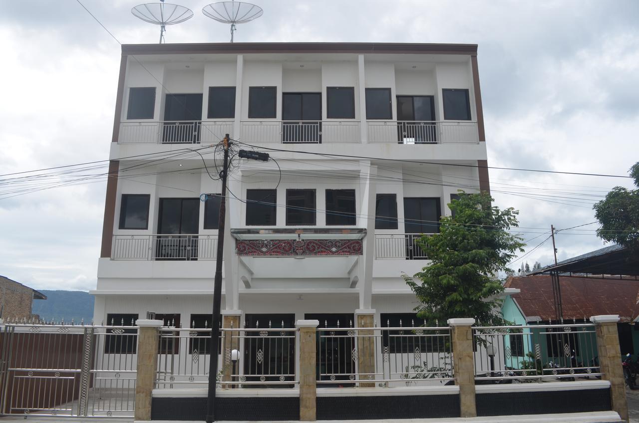 Opriss Hotel Parapat Esterno foto