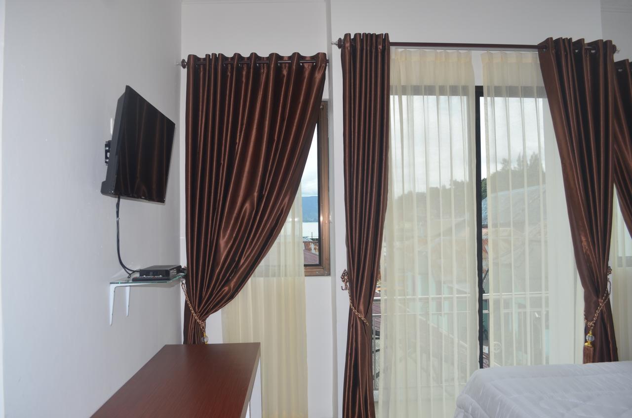Opriss Hotel Parapat Esterno foto